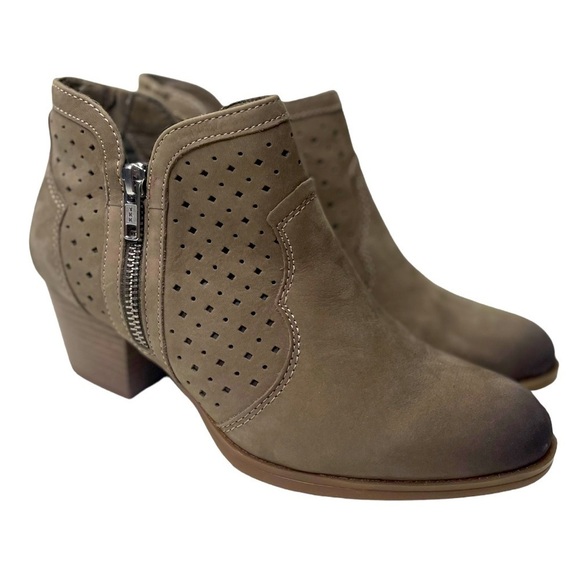 Earth Shoes - Earth Marion Women’s Khaki Colored Ankle Western Boots
